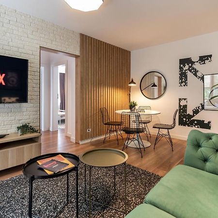 Downtown Retreat: Spacious 2-Br By Unirii Square Bucureşti Ngoại thất bức ảnh
