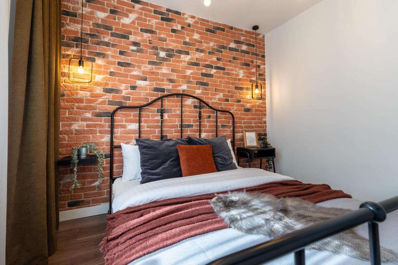 Downtown Retreat: Spacious 2-Br By Unirii Square Bucureşti Ngoại thất bức ảnh