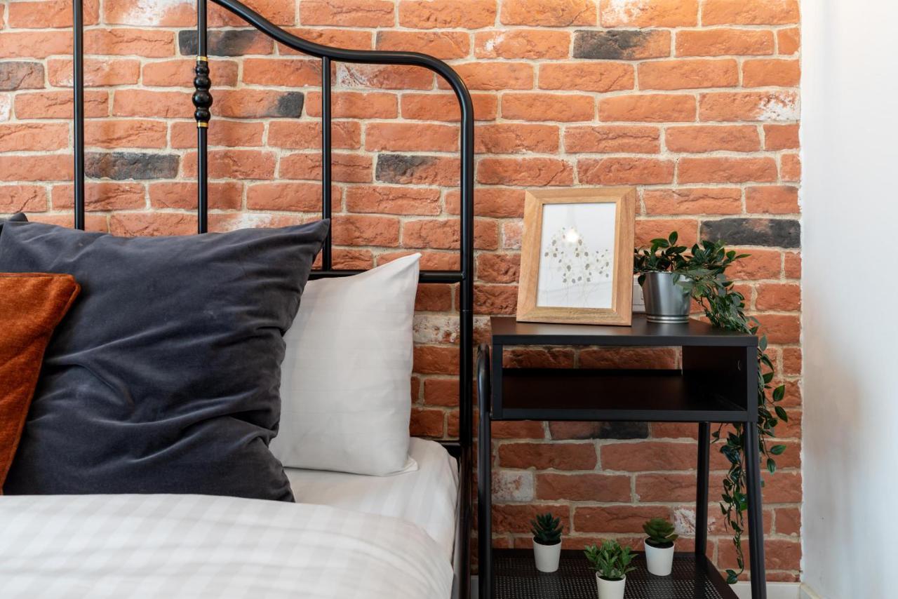 Downtown Retreat: Spacious 2-Br By Unirii Square Bucureşti Ngoại thất bức ảnh
