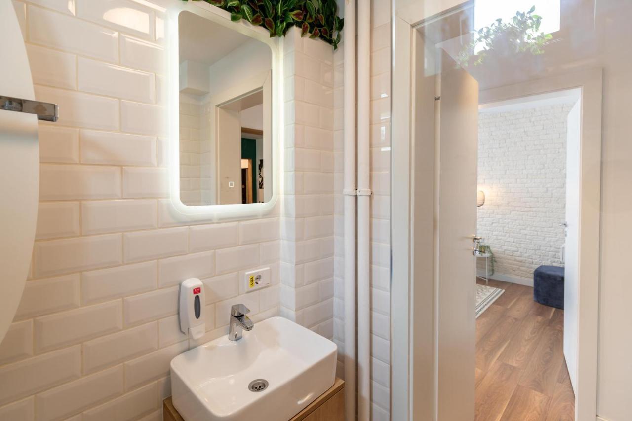 Downtown Retreat: Spacious 2-Br By Unirii Square Bucureşti Ngoại thất bức ảnh