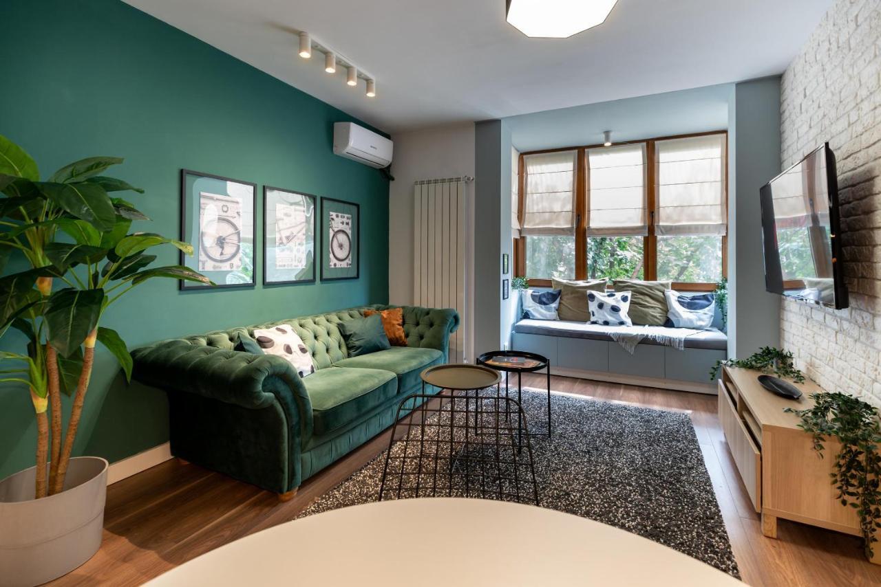 Downtown Retreat: Spacious 2-Br By Unirii Square Bucureşti Ngoại thất bức ảnh