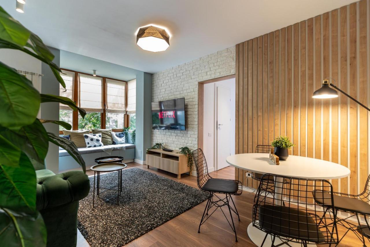 Downtown Retreat: Spacious 2-Br By Unirii Square Bucureşti Ngoại thất bức ảnh
