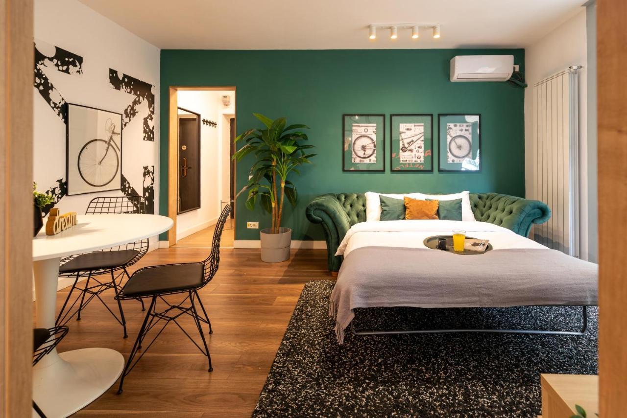 Downtown Retreat: Spacious 2-Br By Unirii Square Bucureşti Ngoại thất bức ảnh