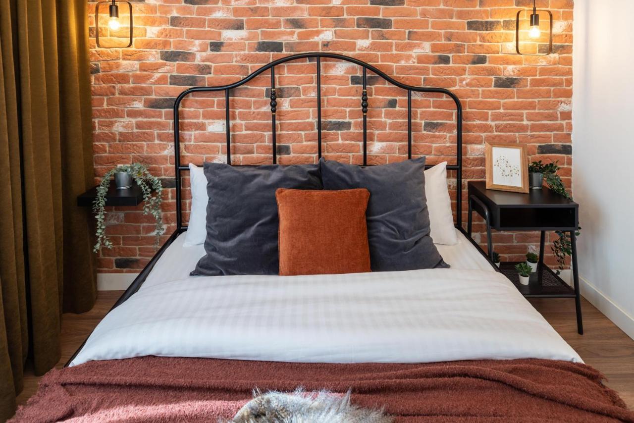 Downtown Retreat: Spacious 2-Br By Unirii Square Bucureşti Ngoại thất bức ảnh
