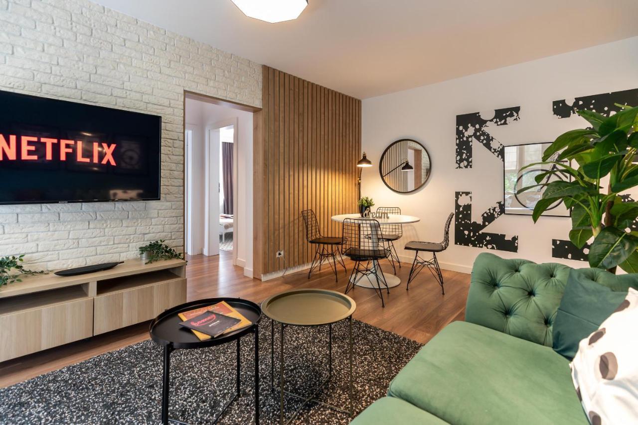 Downtown Retreat: Spacious 2-Br By Unirii Square Bucureşti Ngoại thất bức ảnh
