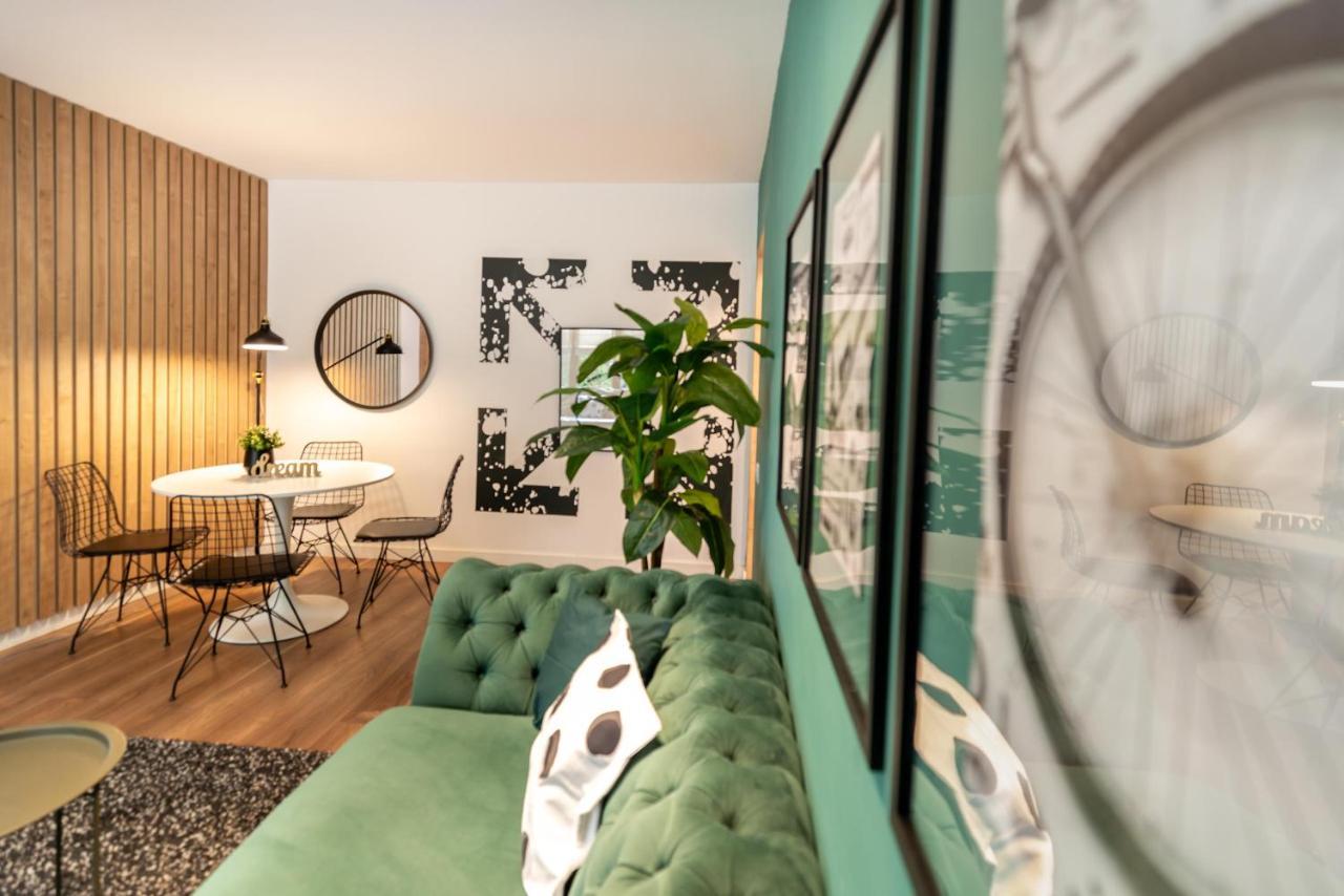Downtown Retreat: Spacious 2-Br By Unirii Square Bucureşti Ngoại thất bức ảnh