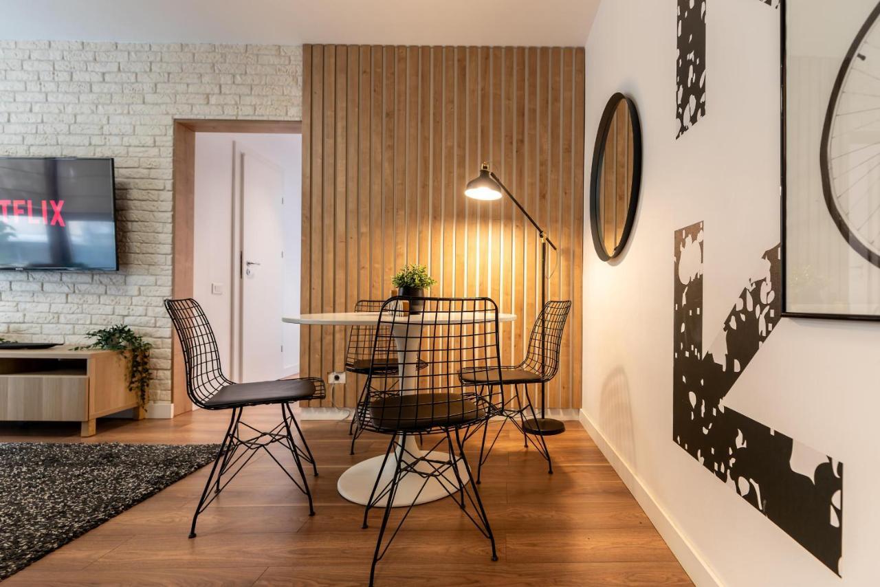 Downtown Retreat: Spacious 2-Br By Unirii Square Bucureşti Ngoại thất bức ảnh