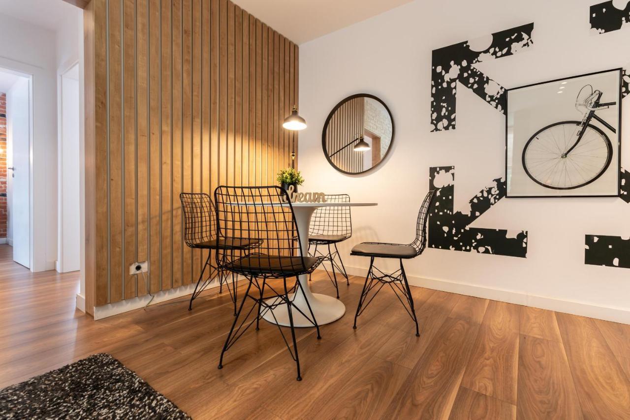 Downtown Retreat: Spacious 2-Br By Unirii Square Bucureşti Ngoại thất bức ảnh