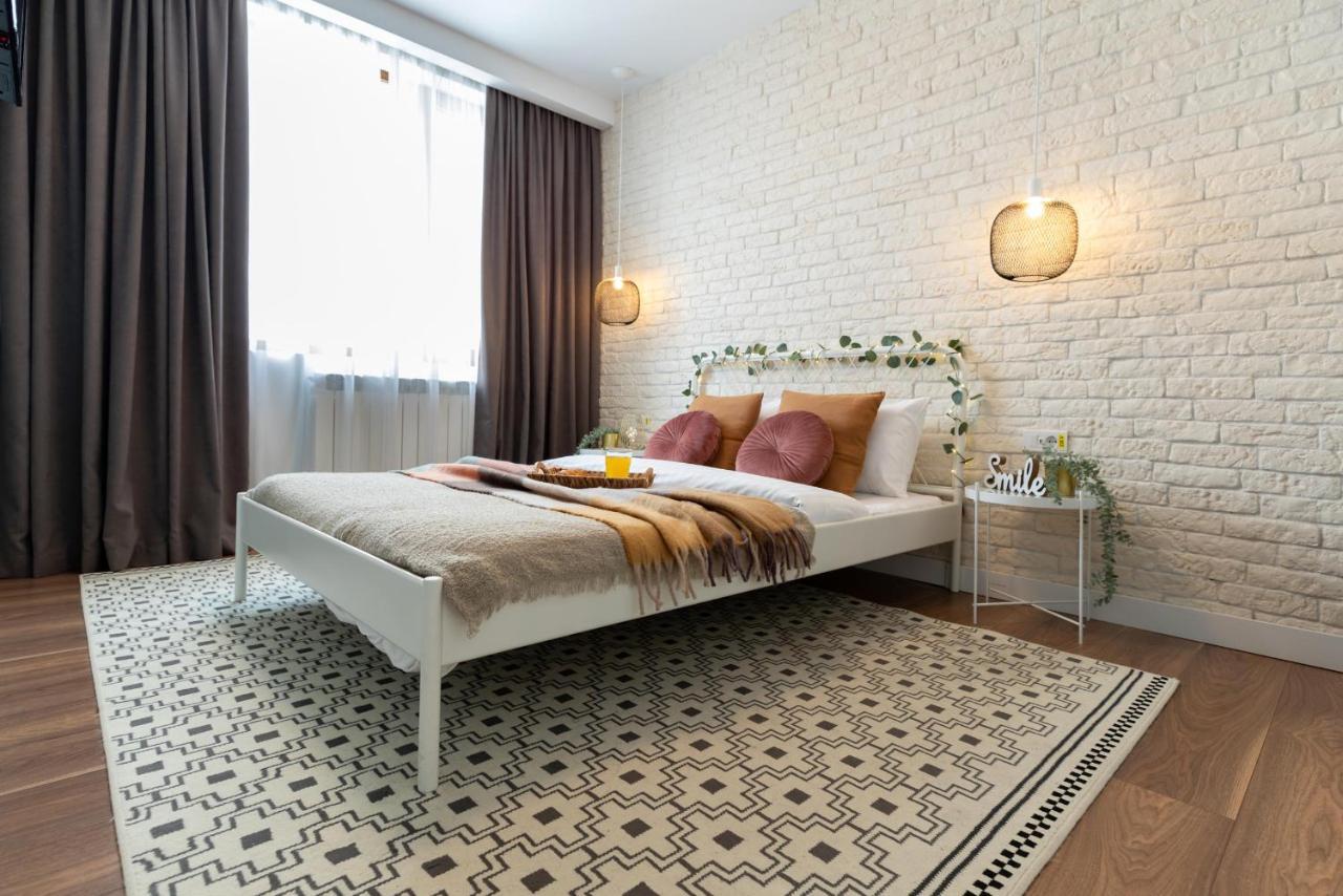 Downtown Retreat: Spacious 2-Br By Unirii Square Bucureşti Ngoại thất bức ảnh