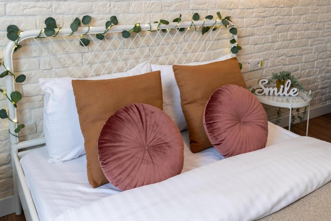 Downtown Retreat: Spacious 2-Br By Unirii Square Bucureşti Ngoại thất bức ảnh